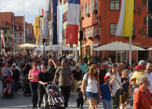 Kinderzeche - mit Kind und Kegel und vollem Herzen ist die gesamte Bevölkerung dabei.